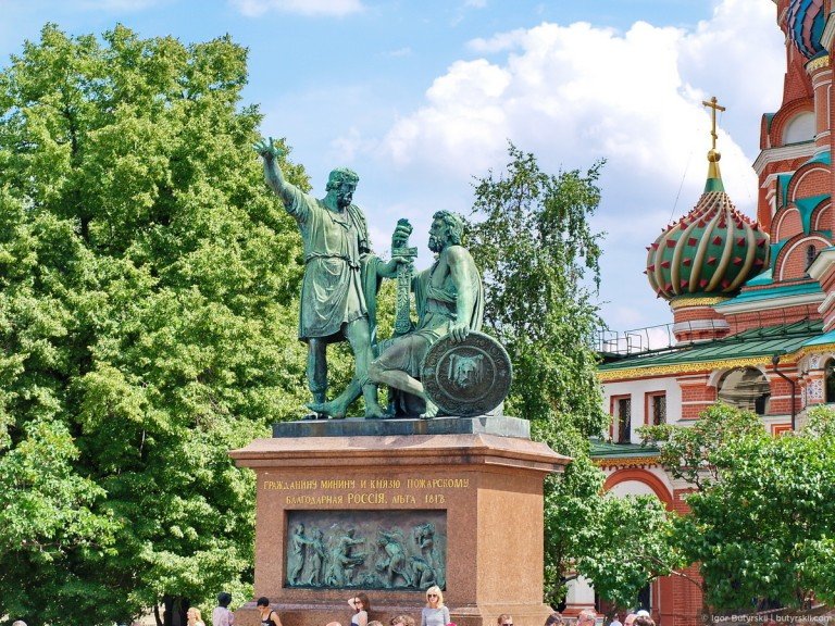 Памятник Минину и Пожарскому (на Красной площади в Москве) 1818
