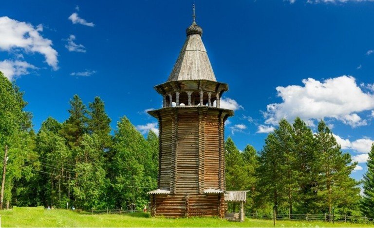 Шатровая колокольня из села Кулига Дракованова. XVI в.

