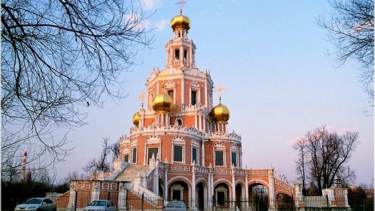 Церковь Покрова в Филях (Москва). Построена в 1694 году
