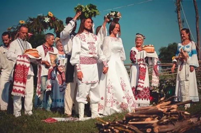          Древнерусские свадебные обряды показали в Алтайском институте культуры
