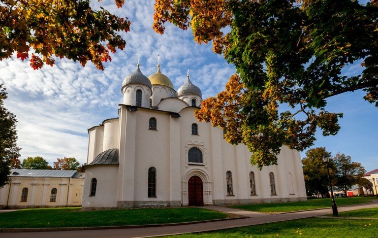 Софийский собор в Новгороде Великом. Построен в 1050 году.
